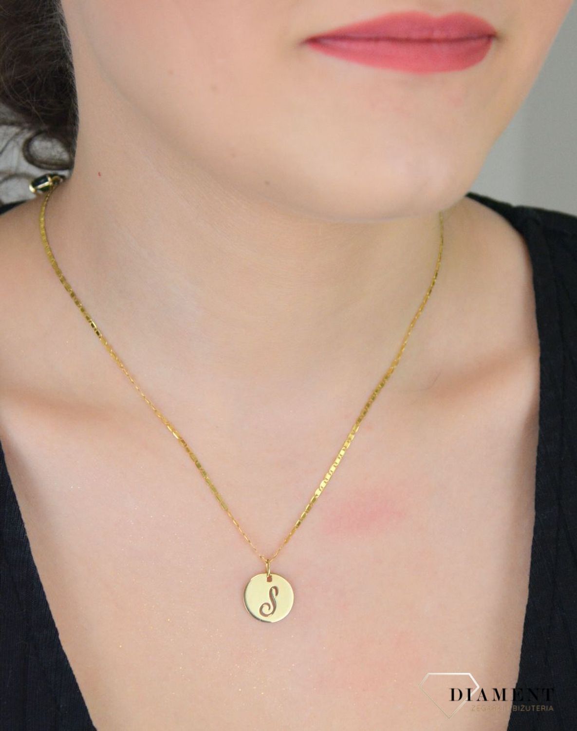 Zawieszka złota Literka S pr 585, DIA-ZA 4978S-585 Złota zawieszka literka S na blaszce. Wisiorek został wykonany z najwyższej jakości złota próby 585. 1.jpg